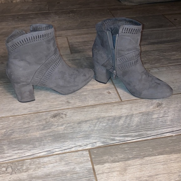 Valerie Stevens booties - Picture 3 of 7